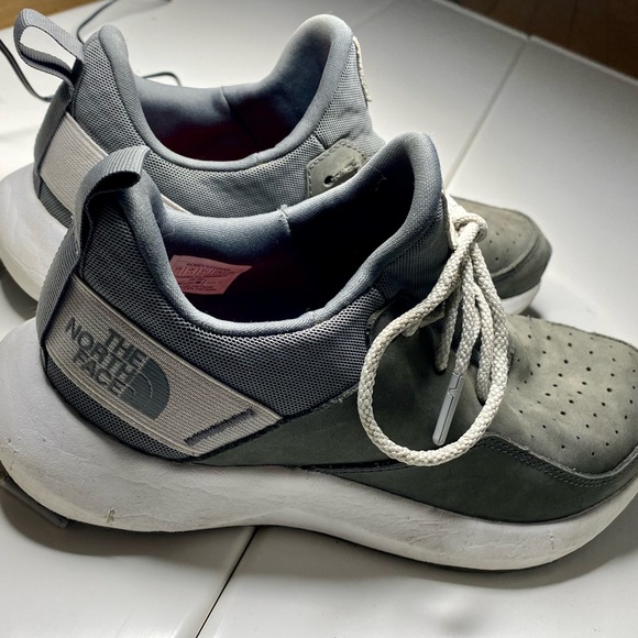 North Face Sneakers - Women’s 7.5 - Damage - Picture 3 of 12